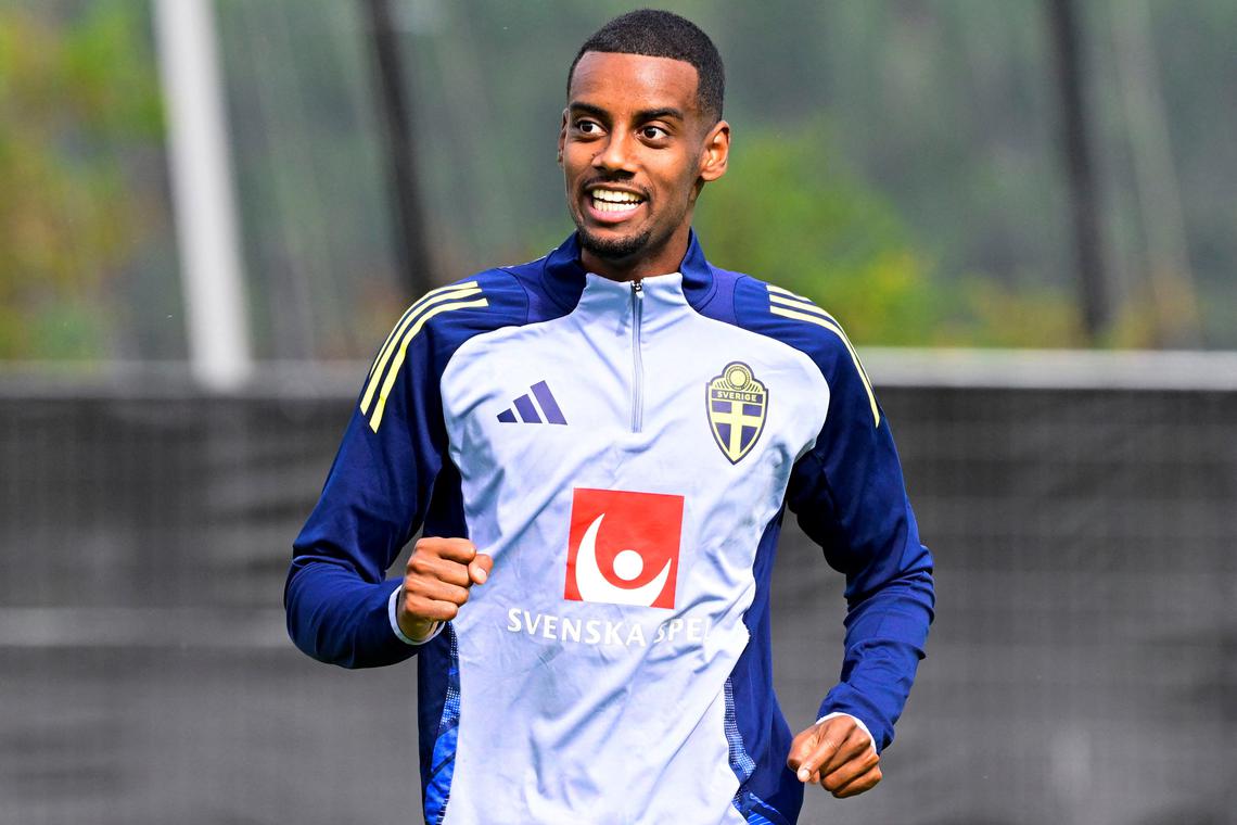 Isak trains with Sweden after record Liverpool move