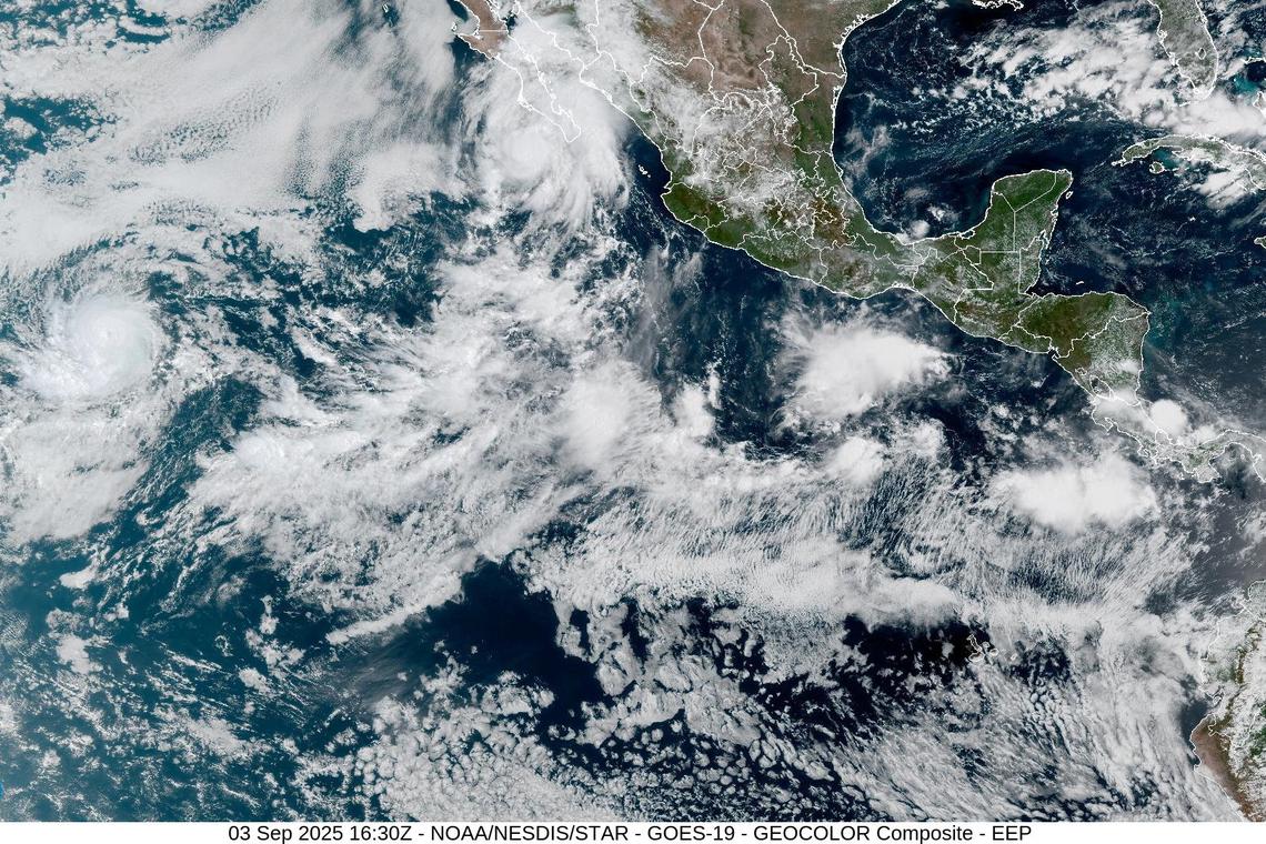 Hurricane Lorena threatens Mexico's key tourist region of Baja California