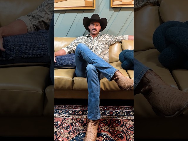 Hat ✅ Boots ✅ #RileyGreen #FallonTonight