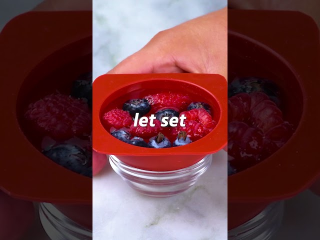 This jello dome jiggles its way into your heart and onto your cheesecake! 🍓🍰