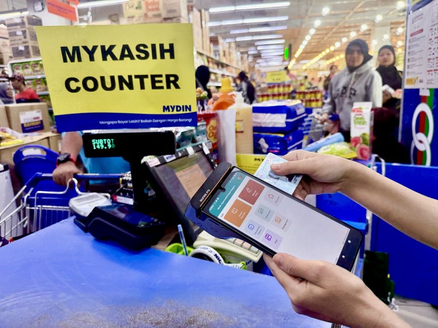 MyKad in Sara programme prevents leakages in purchase of essential goods - Fahmi