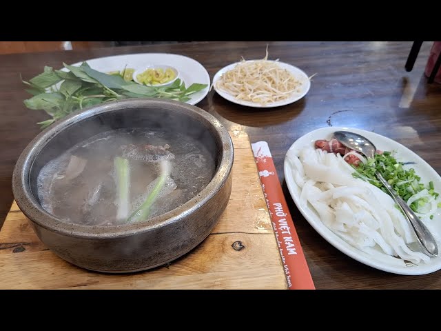 I tried one of the best Beef Pho in Ho Chi Minh City  at Pho Viet Nam