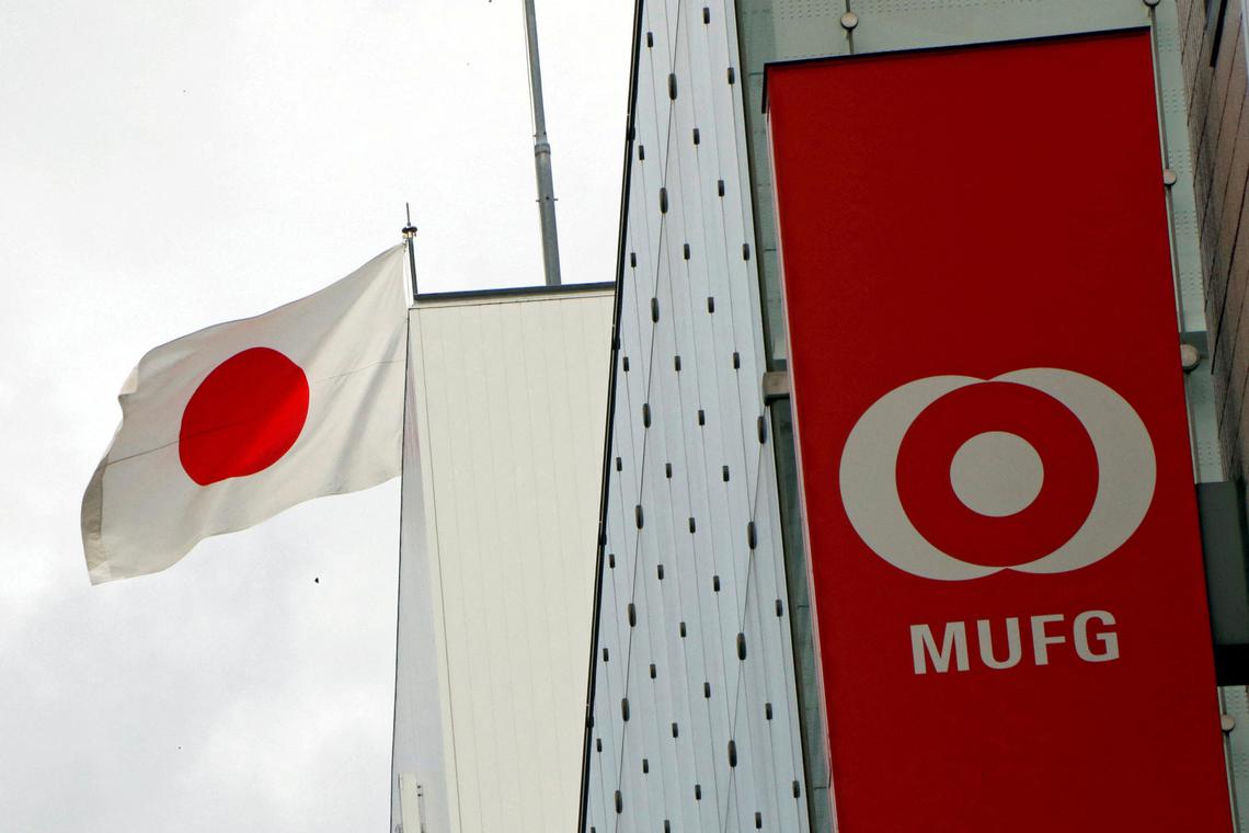 Japanese banks begin closing for lunch due to staffing shortages