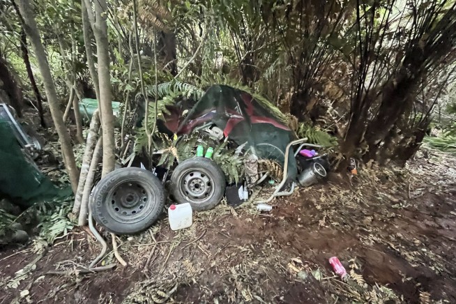 NZ Cops Say Fugitive Dad Had Help