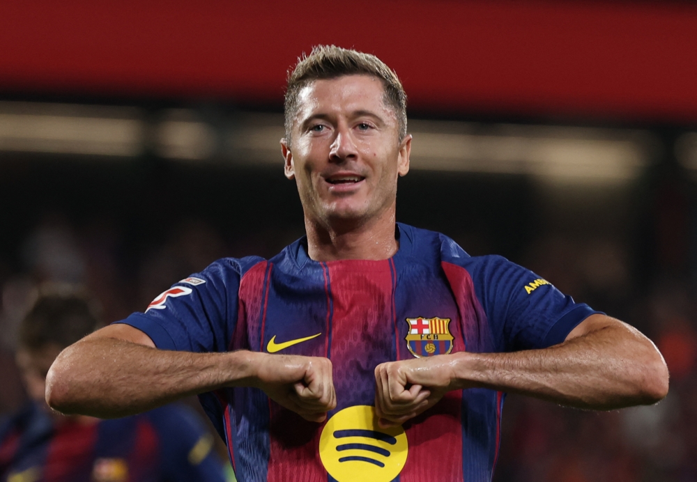 Lewandowski, Raphinha and Lopez score twice each as Barcelona crush Valencia 6-0