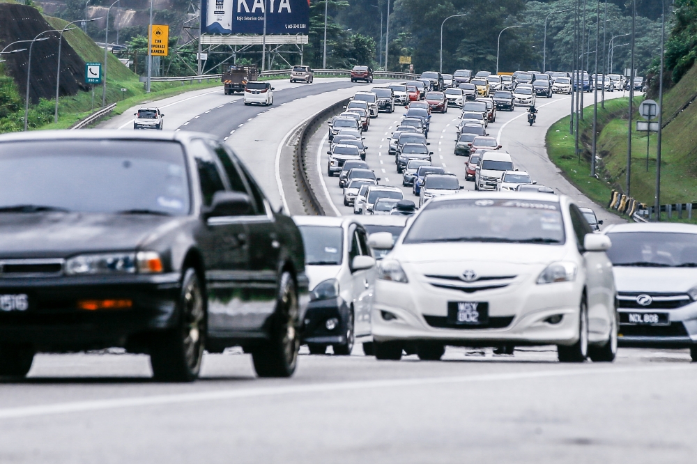 Motorists warned over illegal number plate flippers sold online