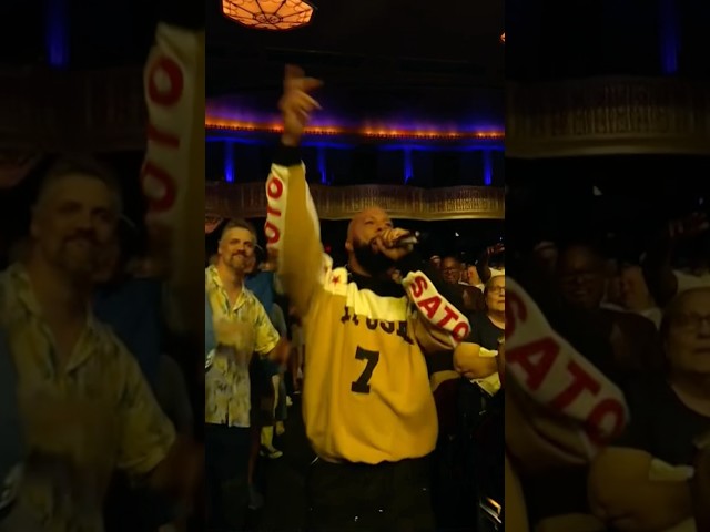 #Common ft. #Bilal and The Roots shut down the Detroit Opera House with a performance of “The Light”