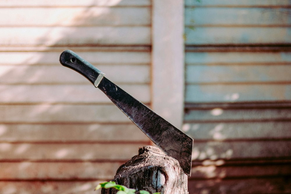 Tangkak police hunting three men in white car after deadly machete attack