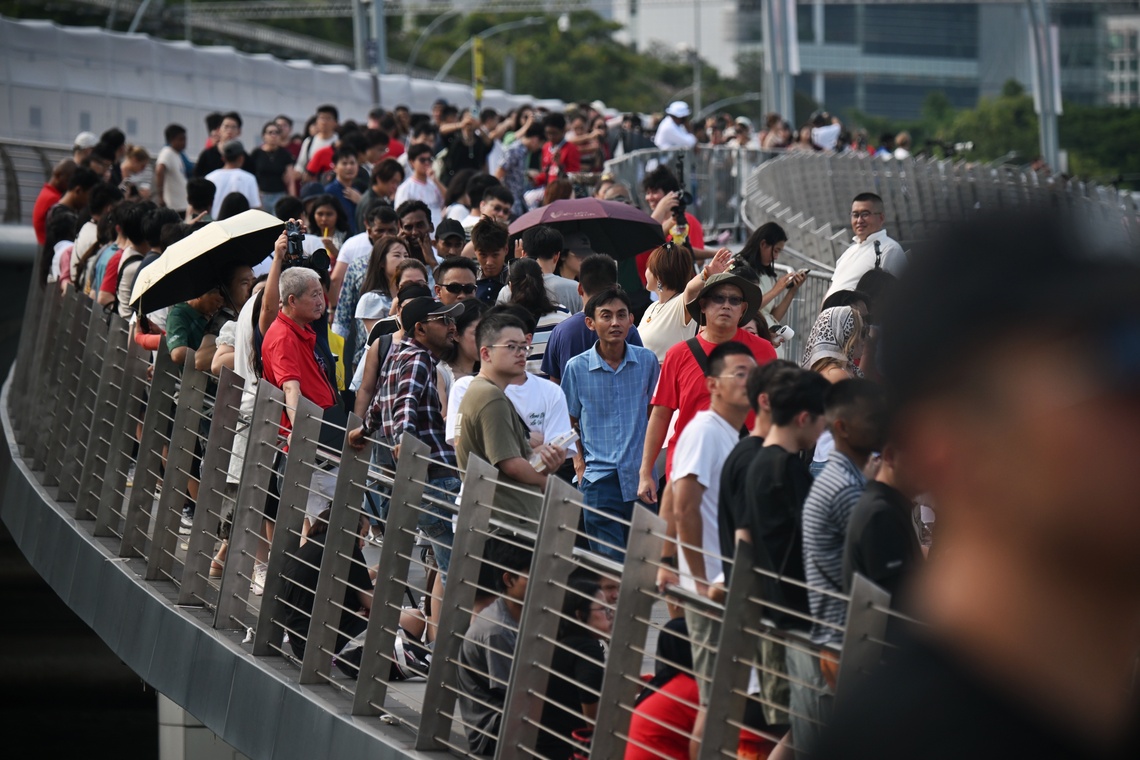 S’pore population now at 6.11 million; small rise due to more construction workers and maids