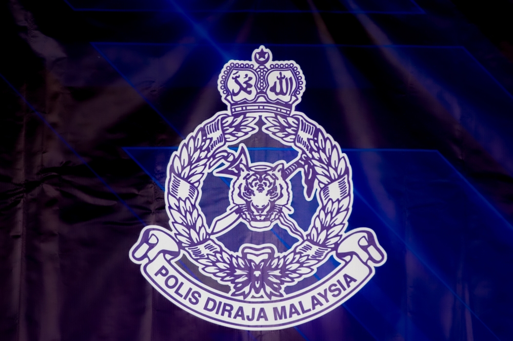 Gombak police: Man allegedly loses RM9,000 after online lover threatens to leak his nude video