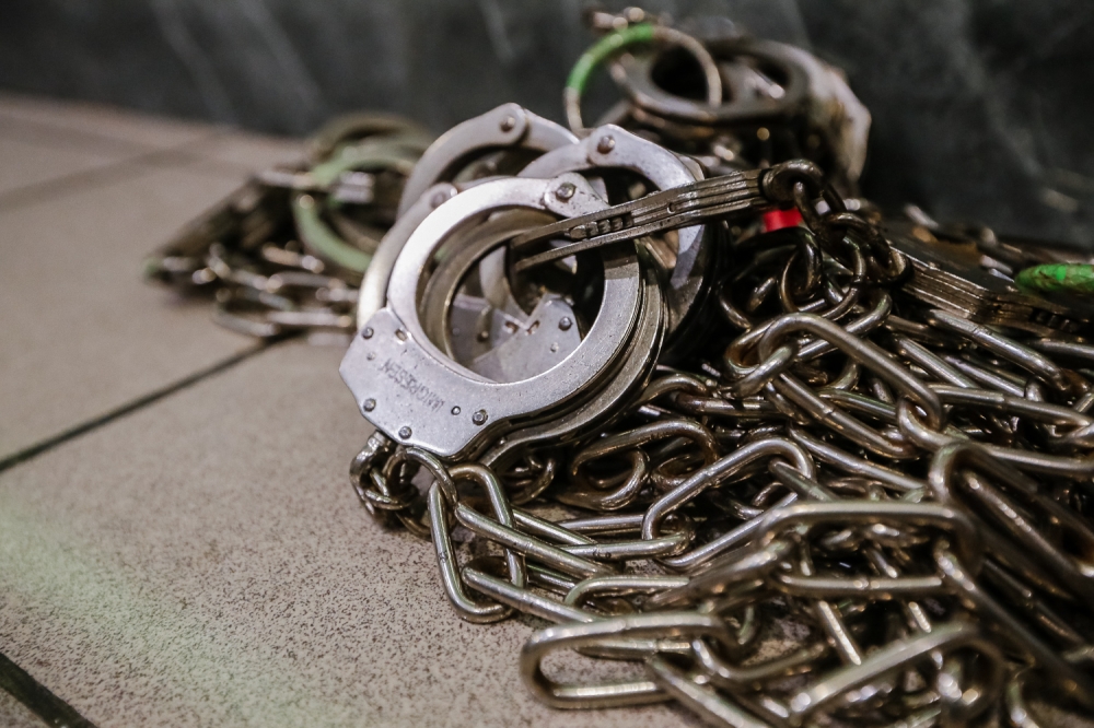 Mersing cops link couple to RM19,300 Endau jewellery heist, recover stolen goods