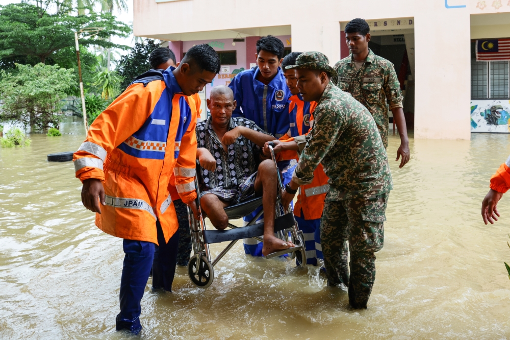 All 158 Kulim evacuees go home on Deepavali eve as flood waters recede; Civil Defence on standby