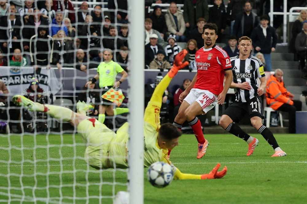 Harvey Barnes brace seals Newcastle’s 3-0 win over Mourinho’s Benfica