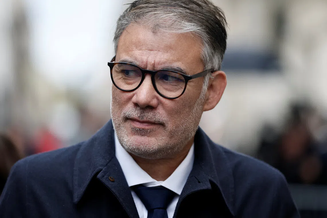 France's Socialists threaten to oust government amid fraught budget talks