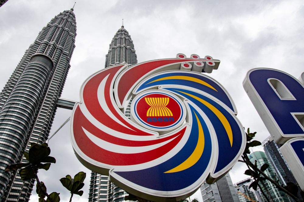 Cambodian DPM and foreign minister, Thai foreign minister confirm attending special Asean meeting in KL today to discuss their border tensions