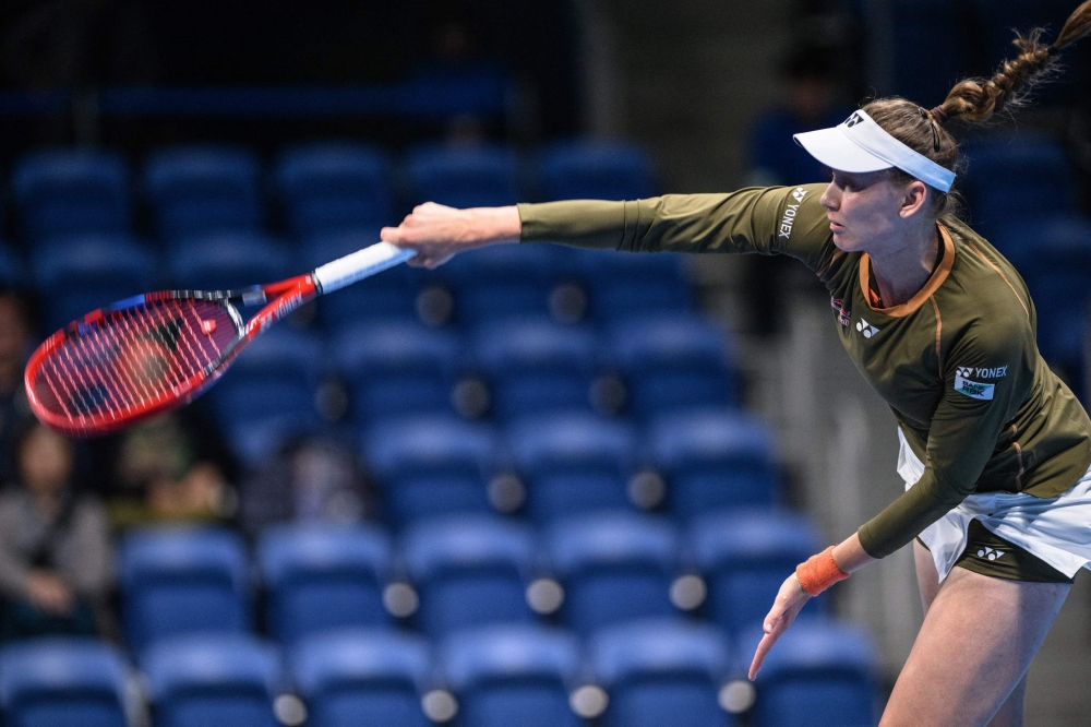 ‘I’m sorry I can’t play today’: Rybakina explains back injury exit, leaving Bencic to face Noskova for Tokyo title