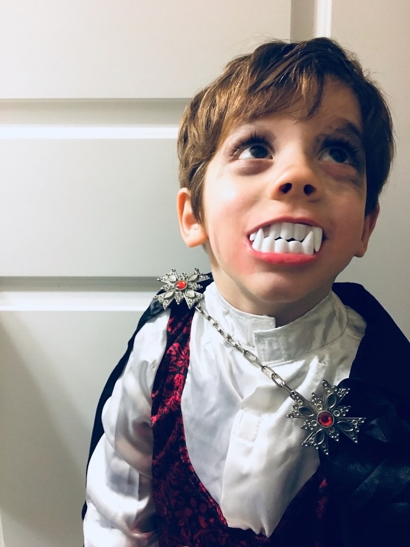 15 Last-Minute Family Halloween Costumes For The Parents With Zero Budget Or Time