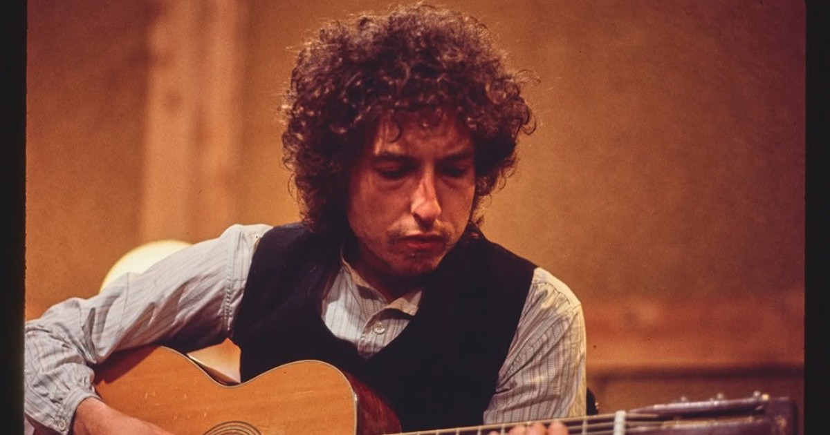 Bob Dylan receives honorary doctorate from Berklee College of Music