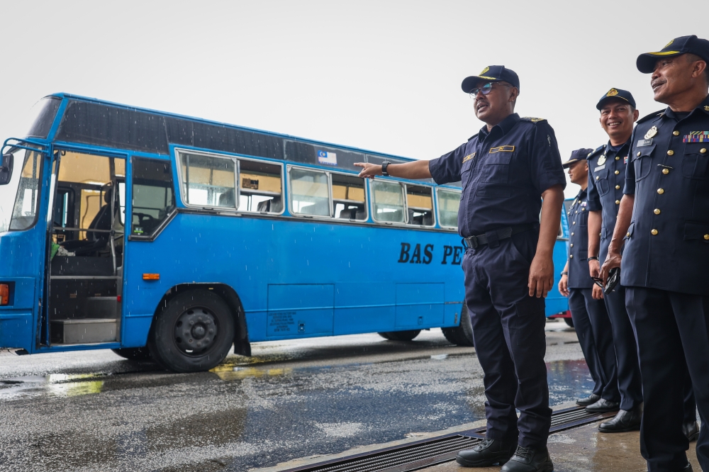 Penang factory bus driver flees 5km to evade JPJ, found without PSV licence, road tax