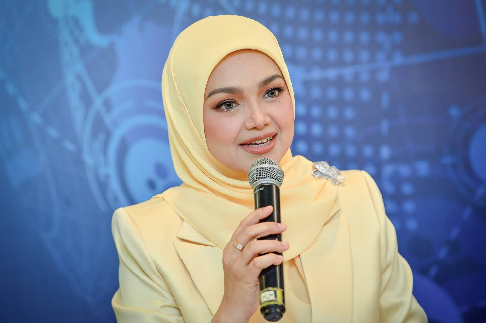 Siti Nurhaliza, Lesti Kejora’s ‘Kumbang Bunga’ keeps traditional sounds alive, earns nods at Indonesia Dangdut Awards
