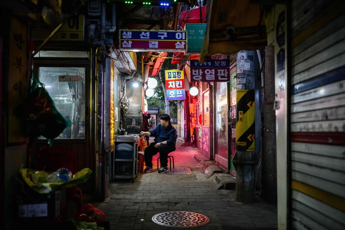 As South Korean youth exit restaurant jobs, foreign students step in