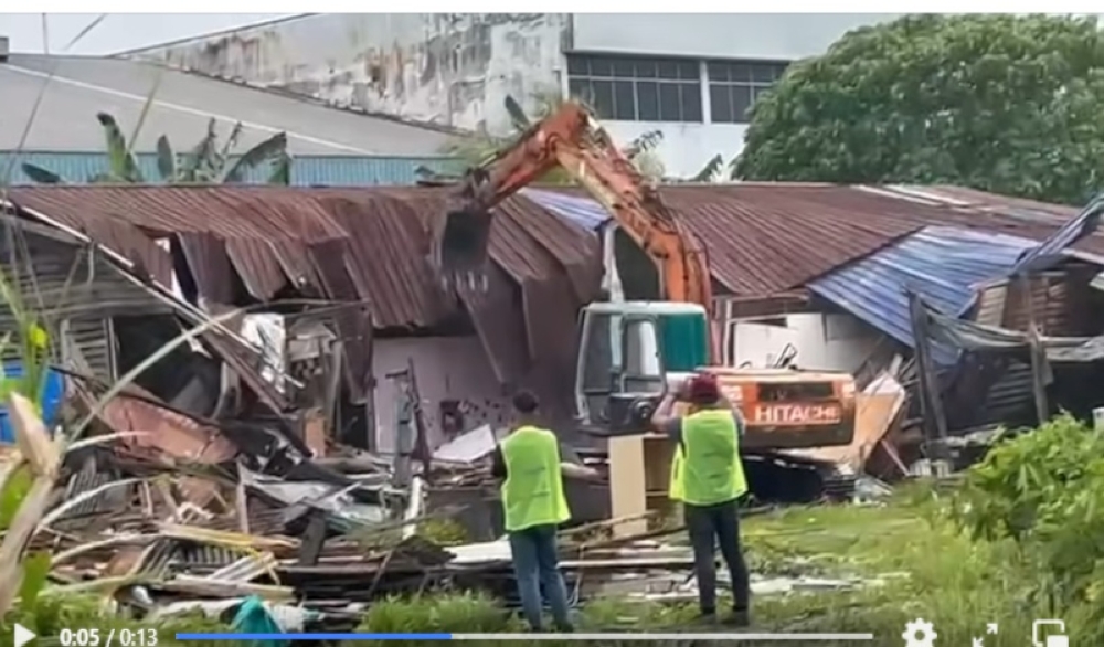 Selangor govt secures land, promises structured solution for Klang’s Jalan Papan urban settlers