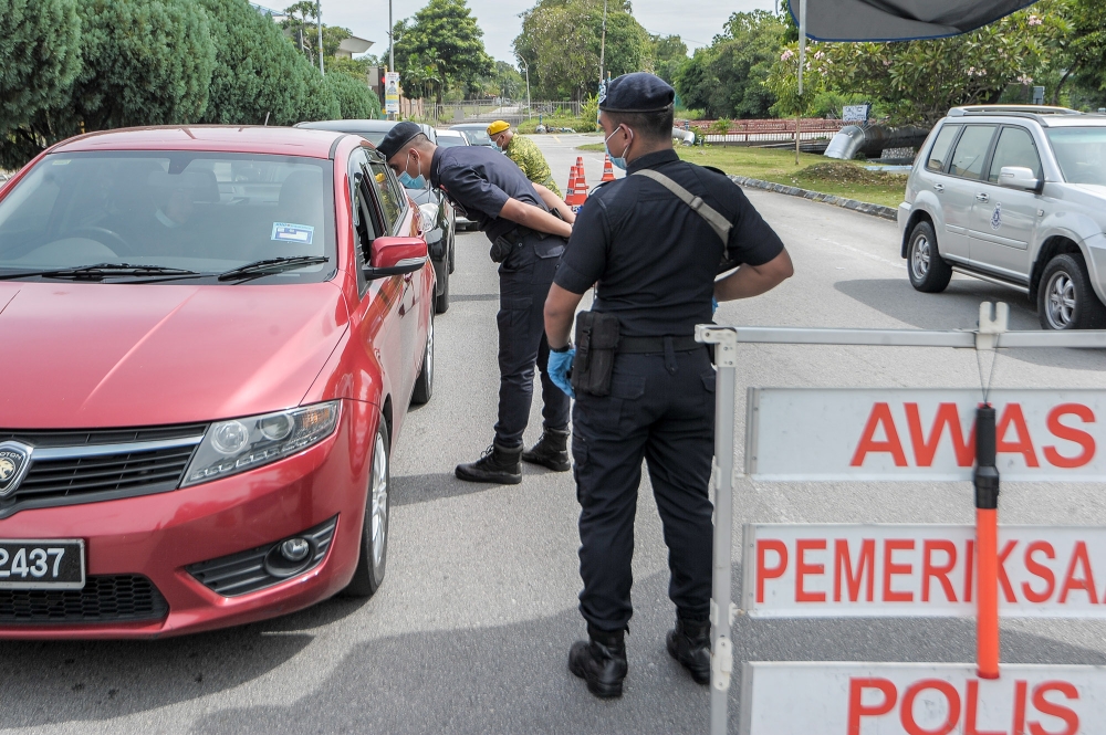 Selangor police: Op Samseng Jalanan nets 10 arrests as police crack down on dangerous riding on GCE