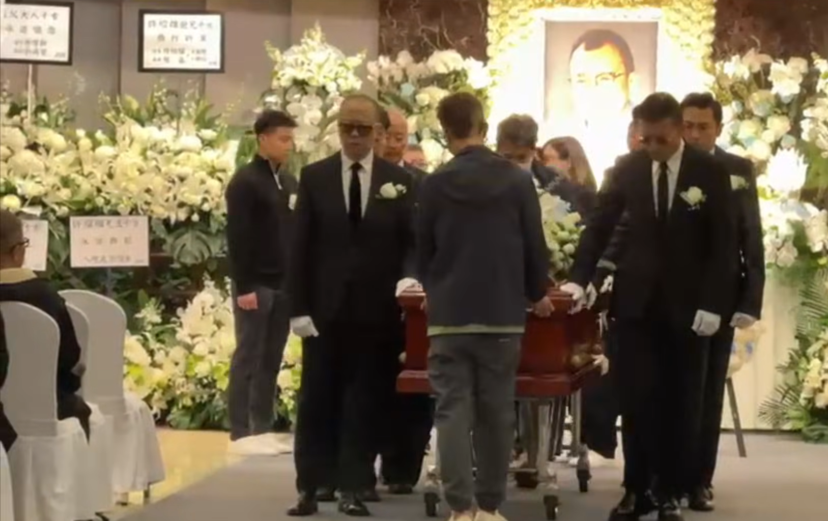 Benz Hui cremated: Bobby Au Yeung, Michael Miu among pallbearers, Charmaine Sheh in tears