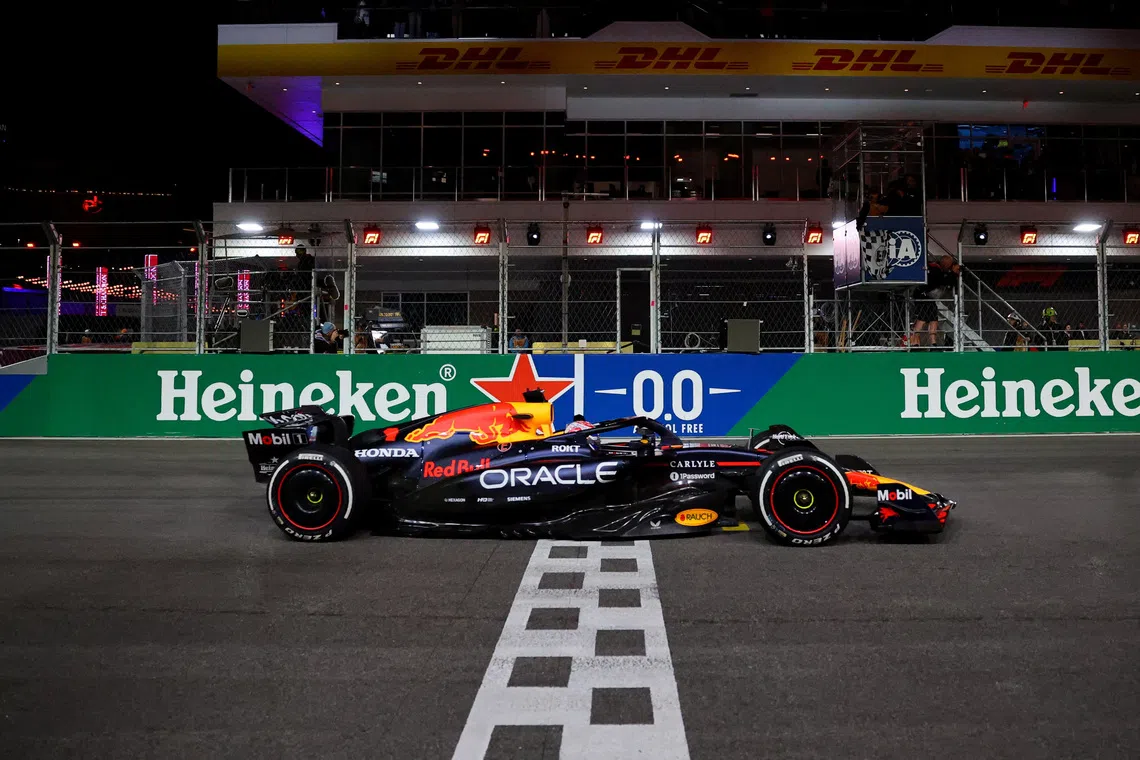 Verstappen wins in Vegas, Norris second and extends lead