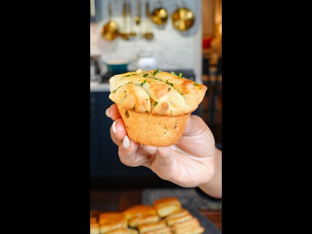 Fan Rolls with Three Flavored Butters