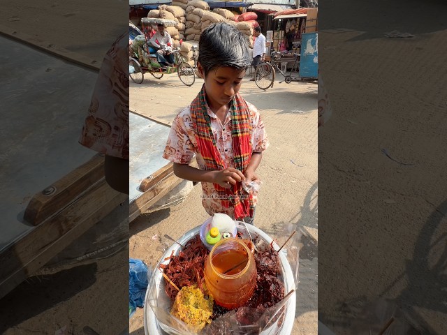 Hardworking Boy Sells Traditional Pickles To Support His Family