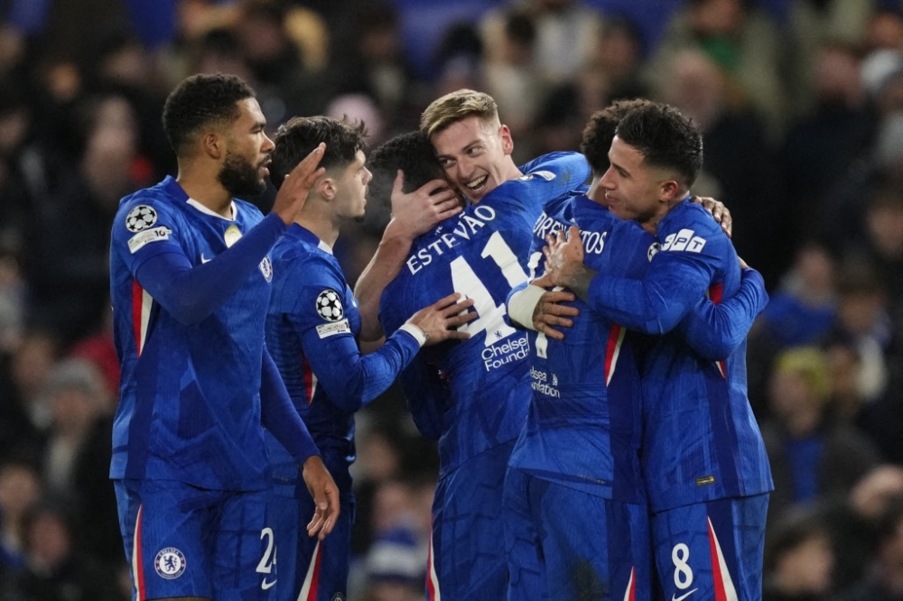 Chelsea dominate Barca in Champions League, Man City lose