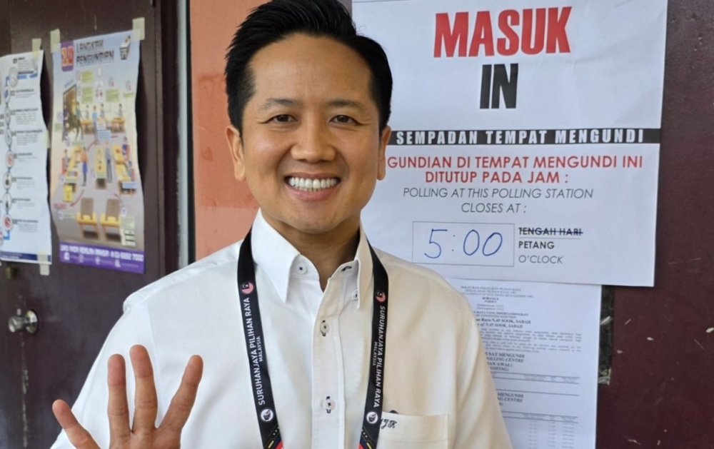 PBRS chief Kurup beats morning traffic and rivals to be among first voters in Sook