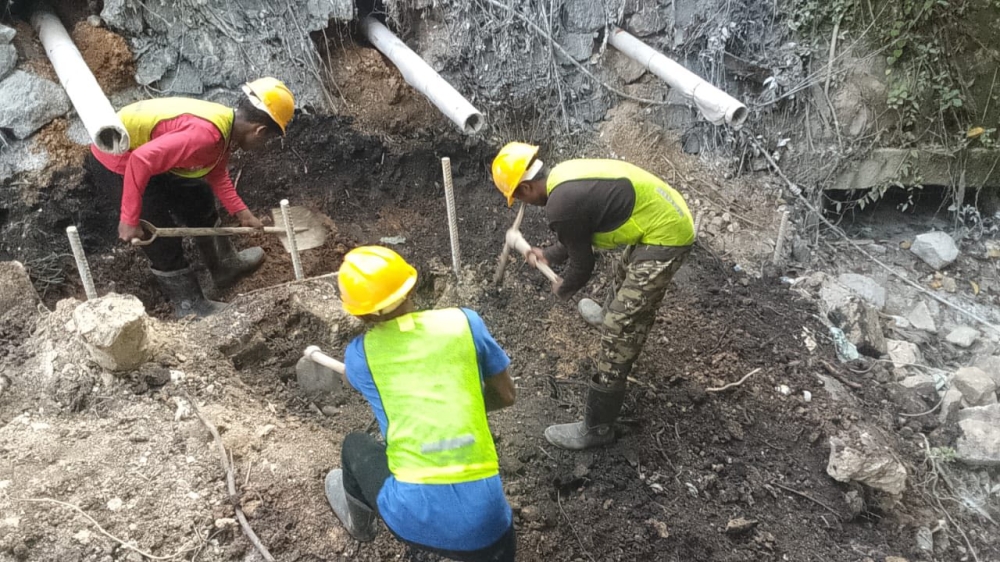 Go slow: Penang authorities close Batu Ferringhi lane till Dec 31 after road cracks