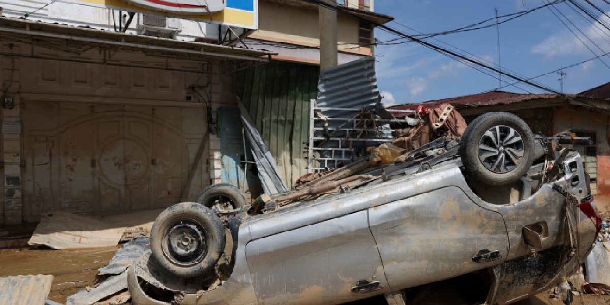 Indonesian military steps up relief for flood-hit Sumatra; death toll above 860