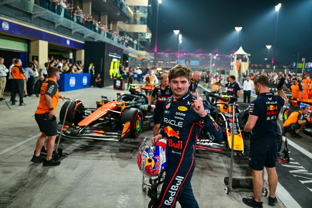 Verstappen smashes qualifying with blistering Abu Dhabi pole as Norris’ title bid comes under fire