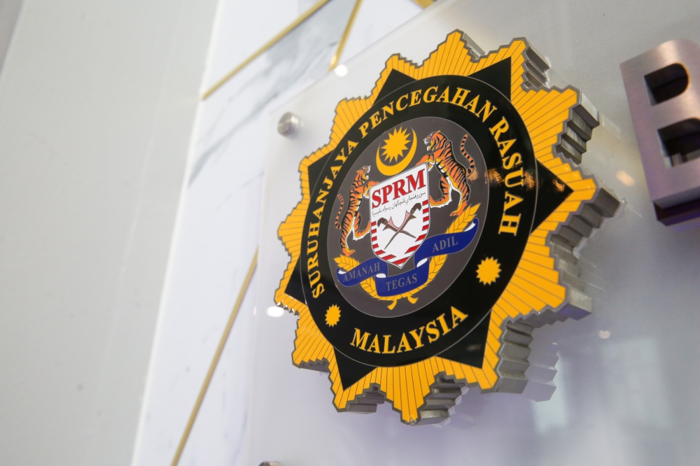 MACC nabs ex-Melaka pol-sec, wife over alleged RM3m graft linked to sea reclamation project
