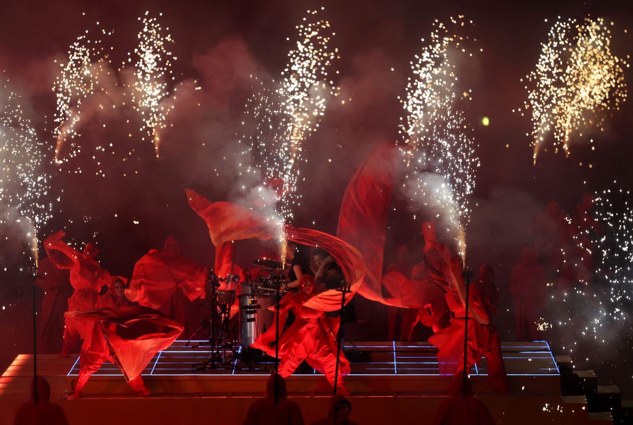 Thailand makes a splash with stunning SEA Games opener