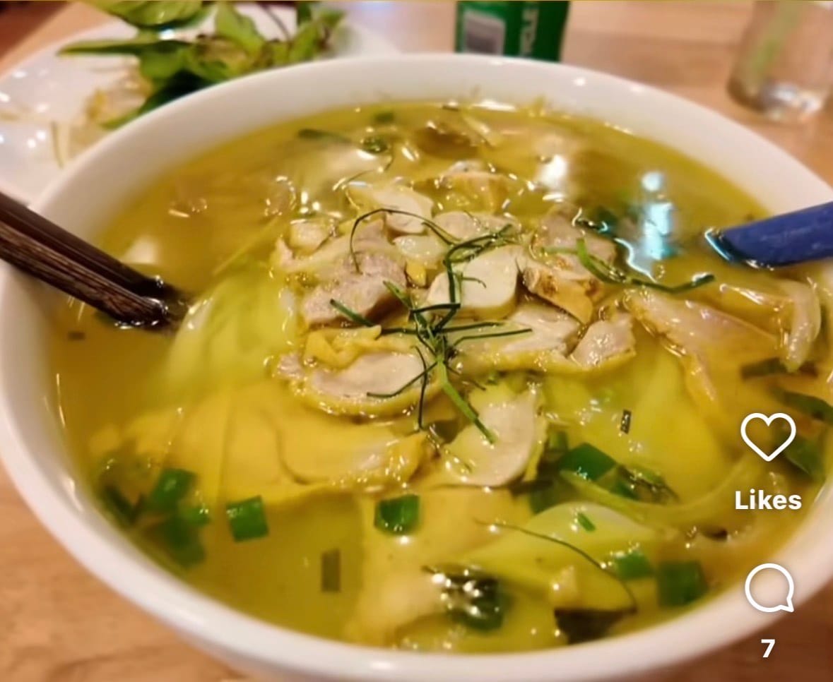 He Paid $17 For Noodles At A Hawker Centre — Or So He Thought