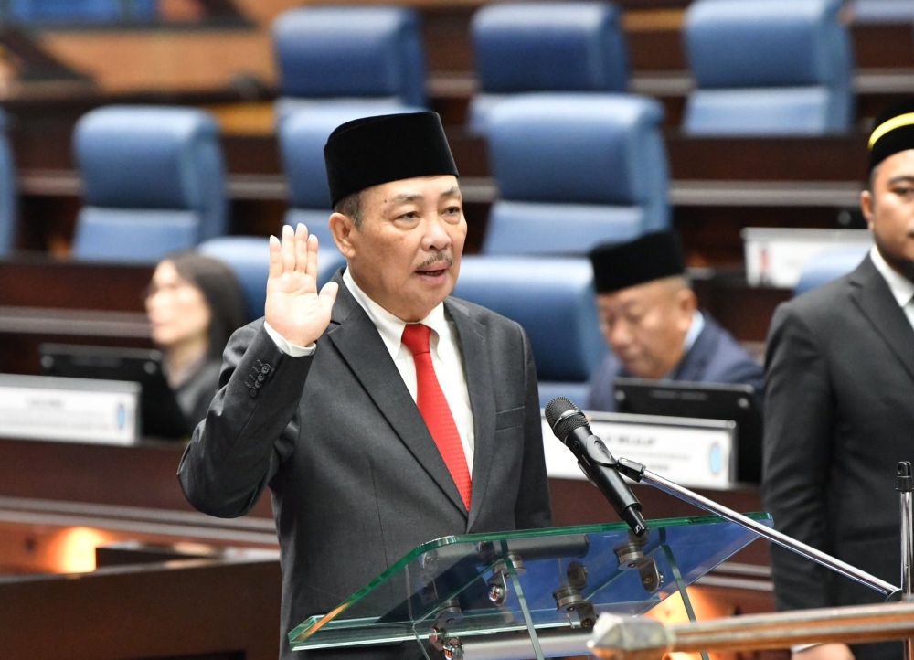 CM Hajiji first to take oath as 79 sworn in as Sabah elected representatives