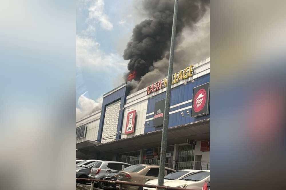 Fire guts sports outlet in Kuching’s Petra Jaya mall, staff flee as blaze spreads in minutes