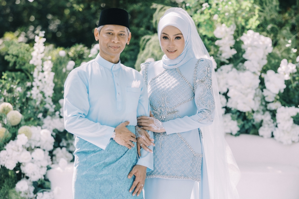 With just one ‘lafaz’, singer‑actress Erra Fazira marries Mr E in intimate ceremony