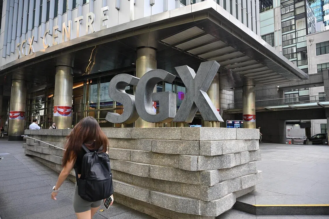 Singapore stocks edge lower ahead of key US data; STI down 0.2%