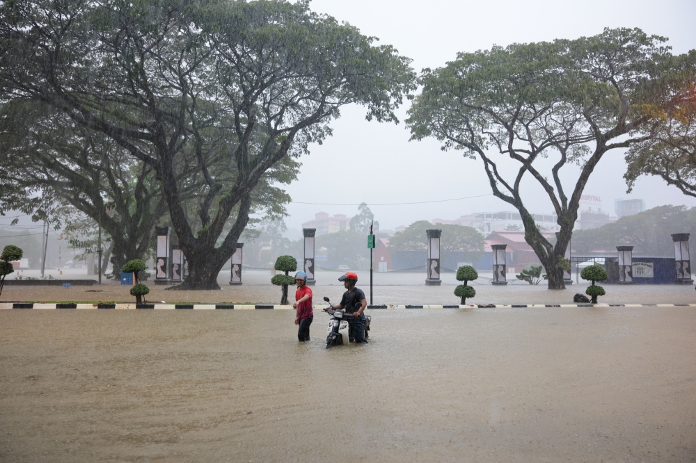 Kuala Terengganu hit by flash floods, police shut several key roads