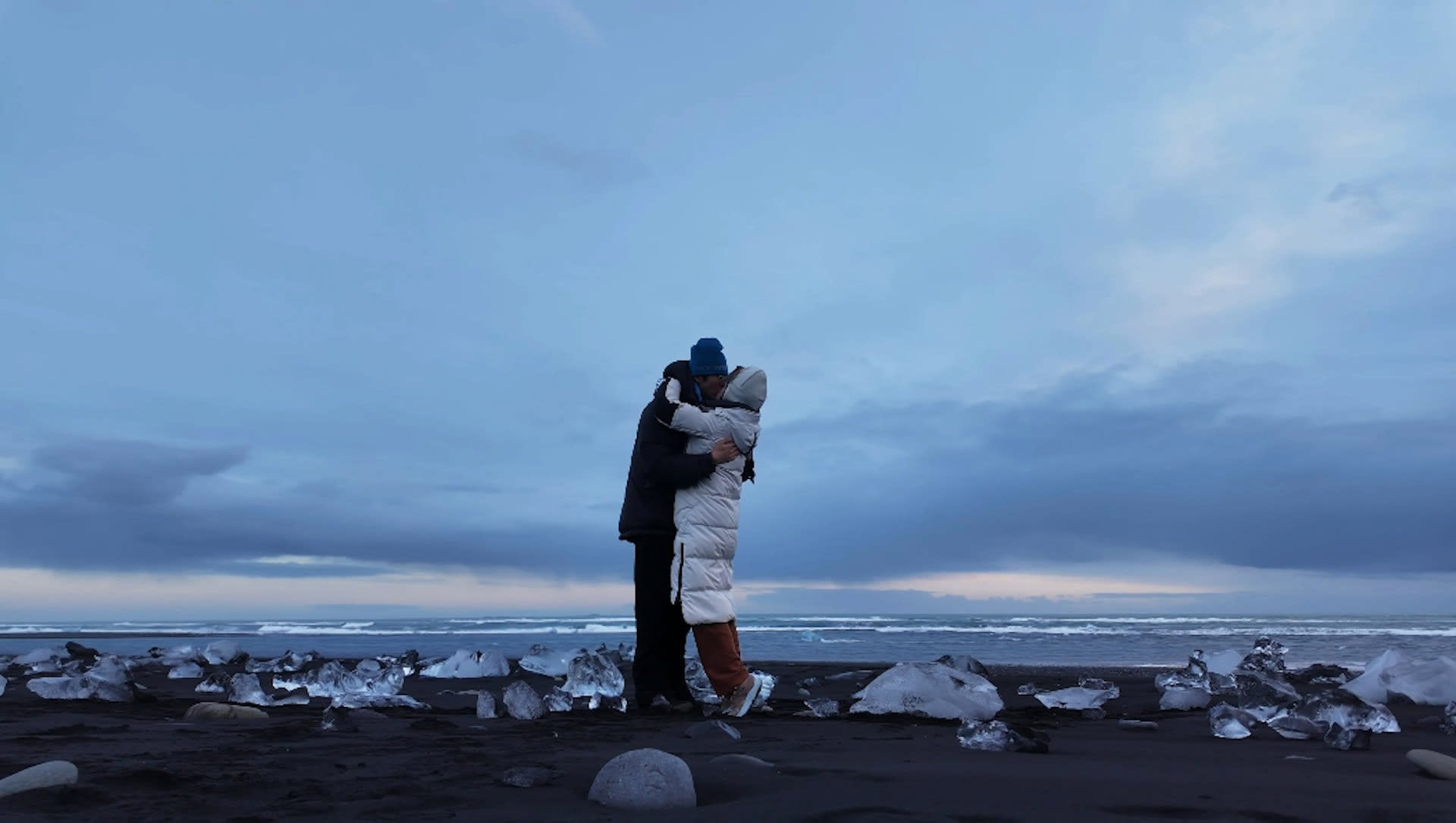 From “Kept Man” Claims to Fiancé: 44-Yr-Old Chinese Singer’s 25-Yr-Old Boyfriend Proposes in Iceland