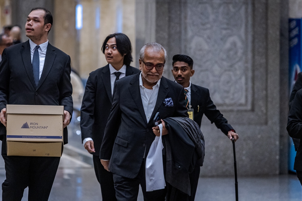 ‘Pure fantasy’ to suggest 1MDB’s officers colluded with Jho Low against Najib, High Court says