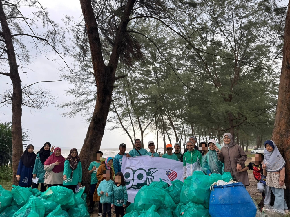 Two hours, 166kg later: Volunteers clear trash from Terengganu’s Pantai Kekabu