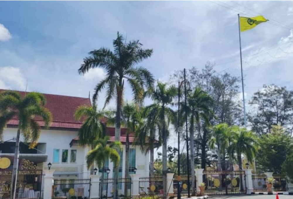 Security tight at Istana Arau as Perlis prepares to swear in new menteri besar amid political fallout