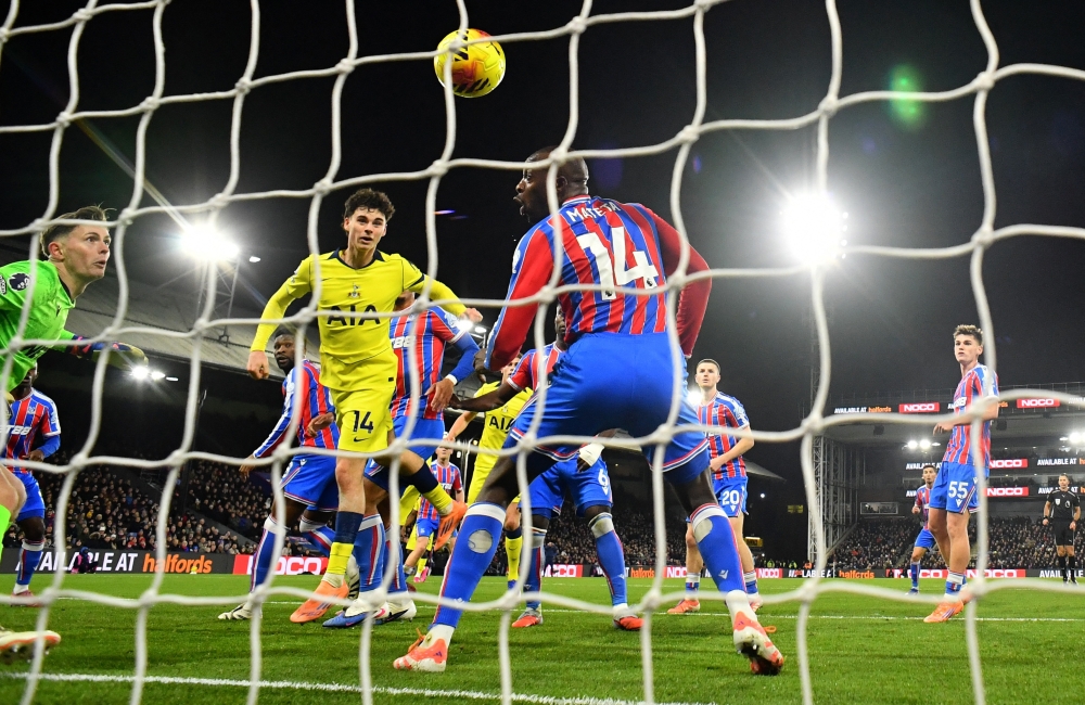 No shots, no style — but Spurs still win as Gray’s header keeps Frank in a job