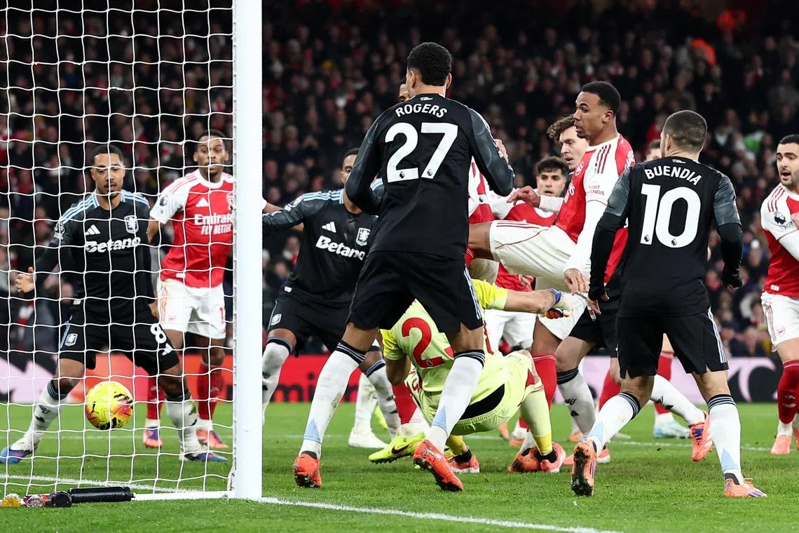 Arsenal thrash Villa 4-1 while Chelsea and Man Utd both held